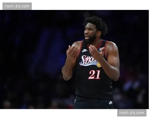 76人复刻火箭3-4奔袭战术 马克西接恩比德弧顶传球绝杀国王