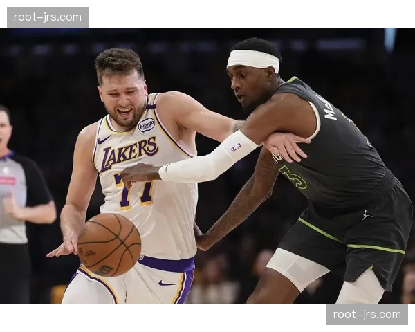 湖人东契奇里夫斯詹姆斯同时在场时 百回合净负9.6分