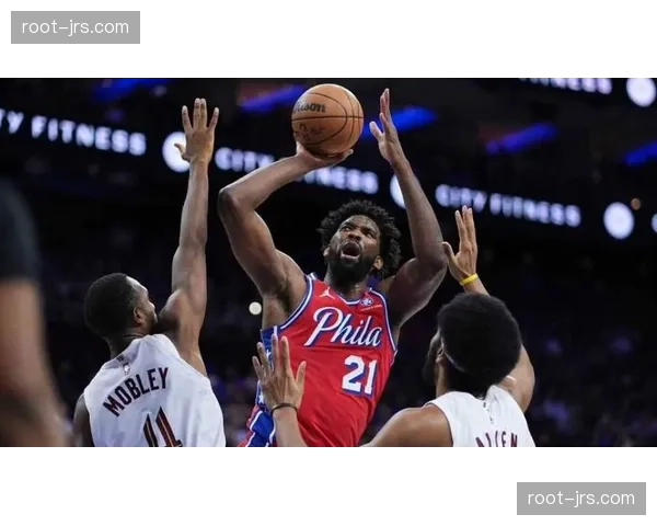 爵士年轻球员防守经验不足 在76人复杂战术跑动面前经常失位 爵士年轻球员防守经验不足 在76人复杂战术跑动面前经常失位